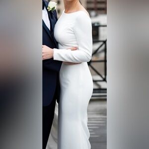Elegant Long Sleeve Trumpet Wedding Dress with Chiffon Ruffle Train - Size 2
